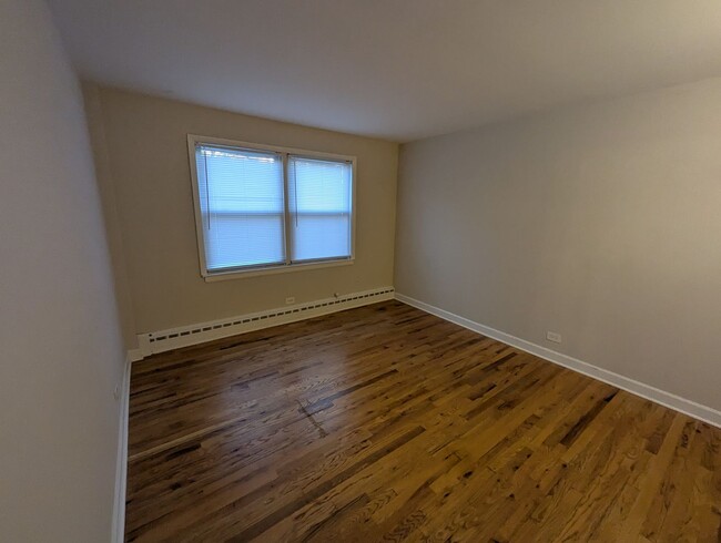 Building Photo - Ravenswood Renovated One Bedroom