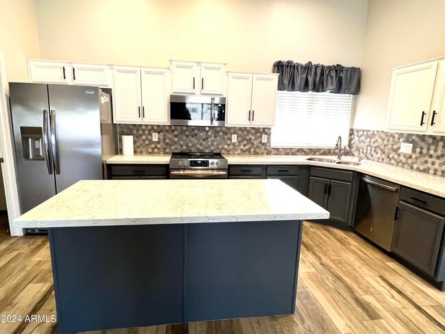 Building Photo - 3464 E Thornton Ave