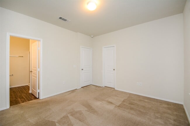 Building Photo - 4414 Iron Horse Dr