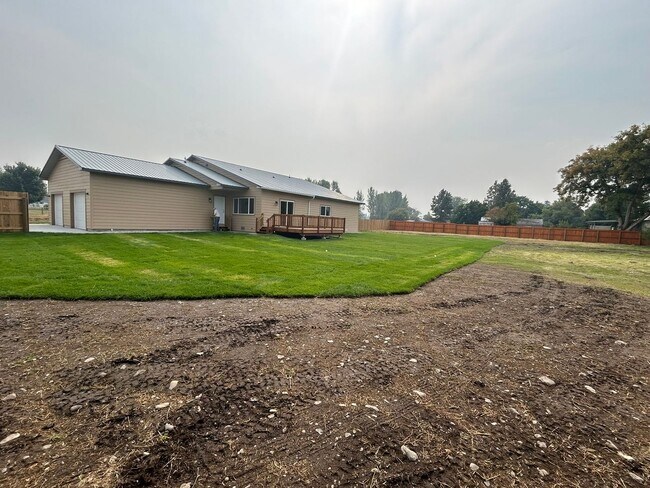 Building Photo - Beautiful 3 bed, 2 bath Hamilton home