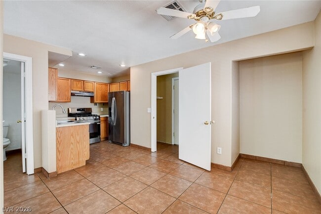 Building Photo - 3290 Dragon Fly St