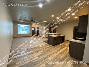 Building Photo - 1704 S Foss Ave