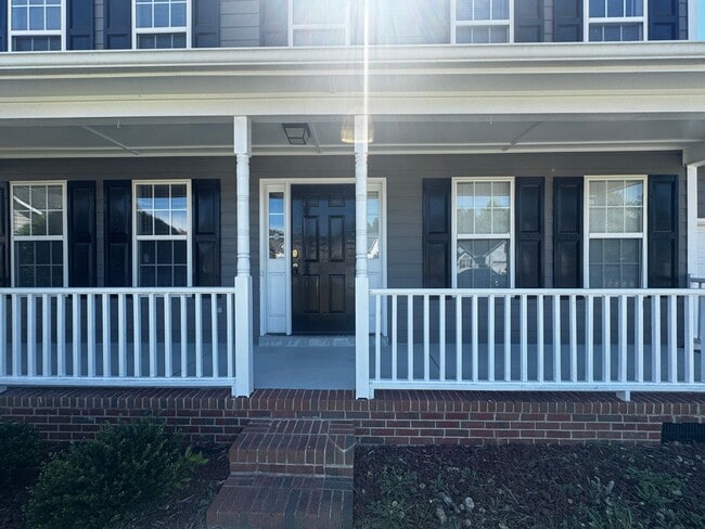 Building Photo - Spacious 3 Bedroom, 2.5 Bath Home with Bon...