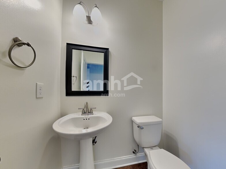 Building Photo - 1617 Silver Spur Ln