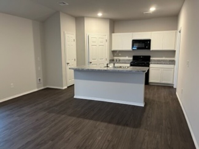 Building Photo - FIRST MONTH FREE - Beautiful New Home!