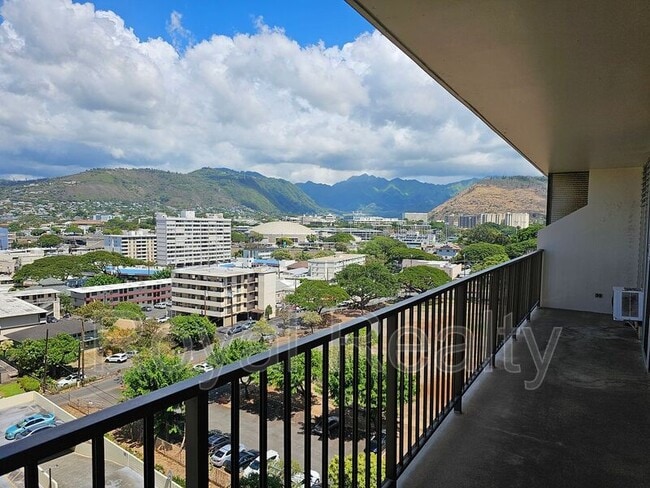 Building Photo - 2754 Kuilei St