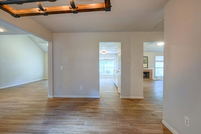 Building Photo - 15 White Bark Pl