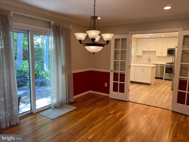Building Photo - 9502 Tregaron Pl