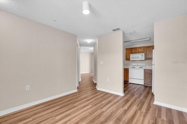 Building Photo - 5500 Bentgrass Dr