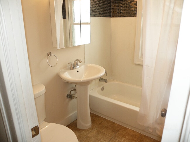 Building Photo - 3585 Chelton Rd