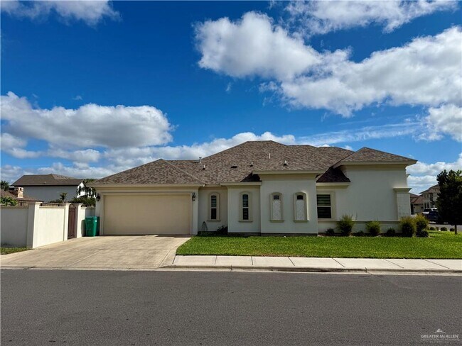 Building Photo - 17 West Dr