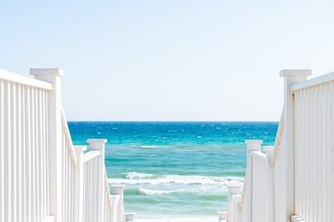 Building Photo - 68 Sarah St