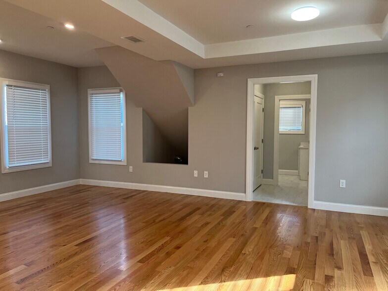 Building Photo - 12 Lafayette St