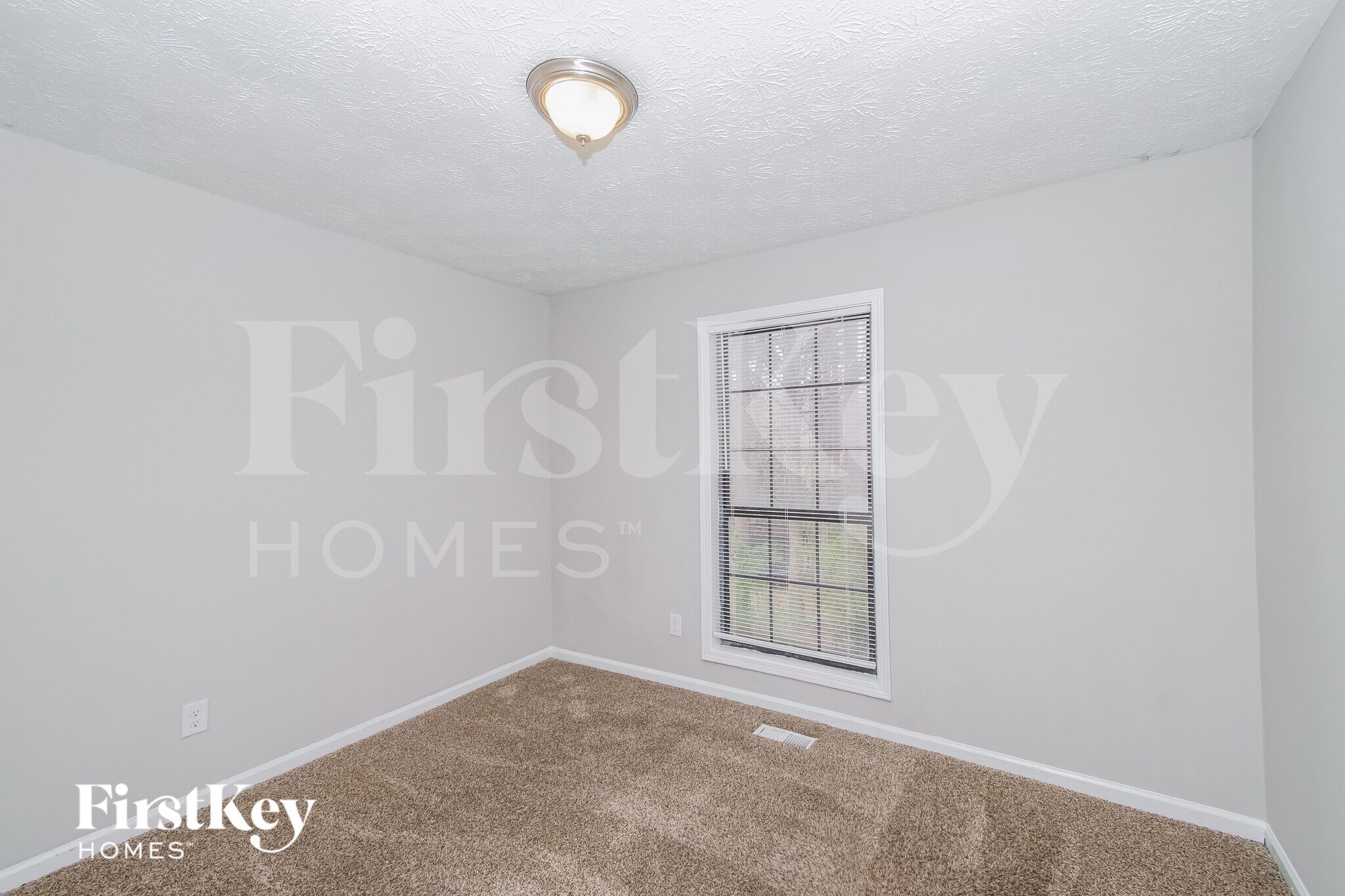 Building Photo - 1648 Olde Oak Dr