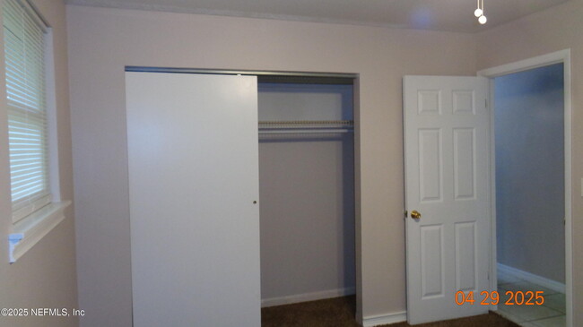 Building Photo - 1204 Crown Dr