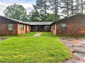 Building Photo - Coming Soon: 2-Bedroom, 1-Bathroom Apartme...
