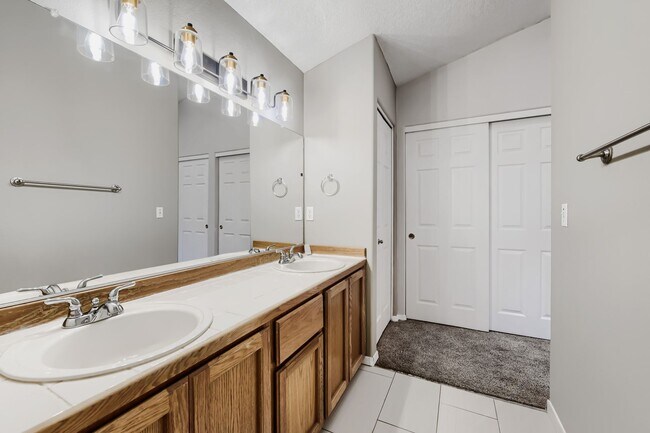 Building Photo - 4605 SW 164th Terrace