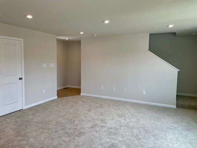 Building Photo - Gorgeous Locust Thicket Townhome