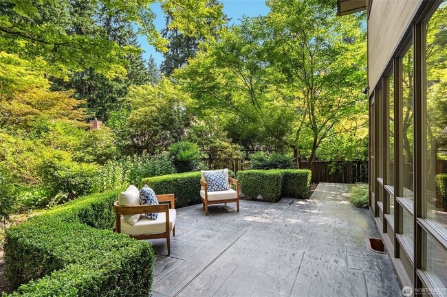 Building Photo - 5bd/4ba Mercer Island Home