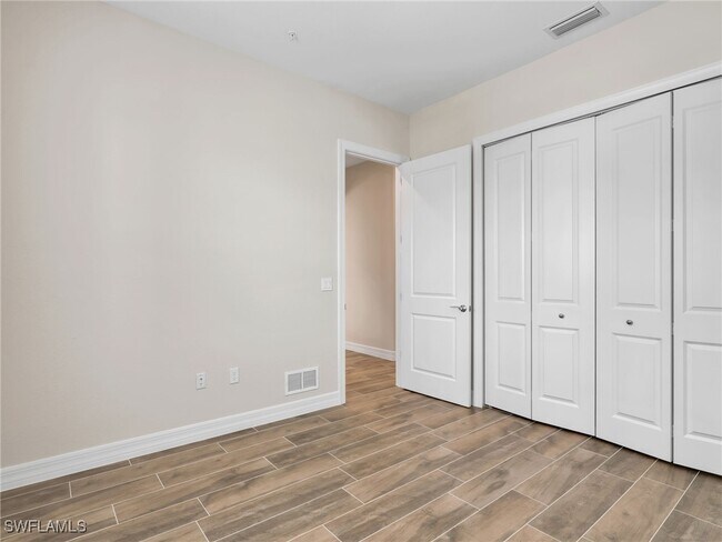 Building Photo - 268 Indies Dr E