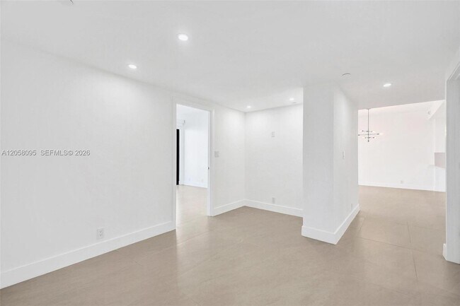 Building Photo - 251 Crandon Blvd