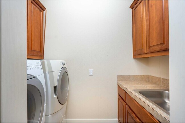Building Photo - 210 Rivulet Ln
