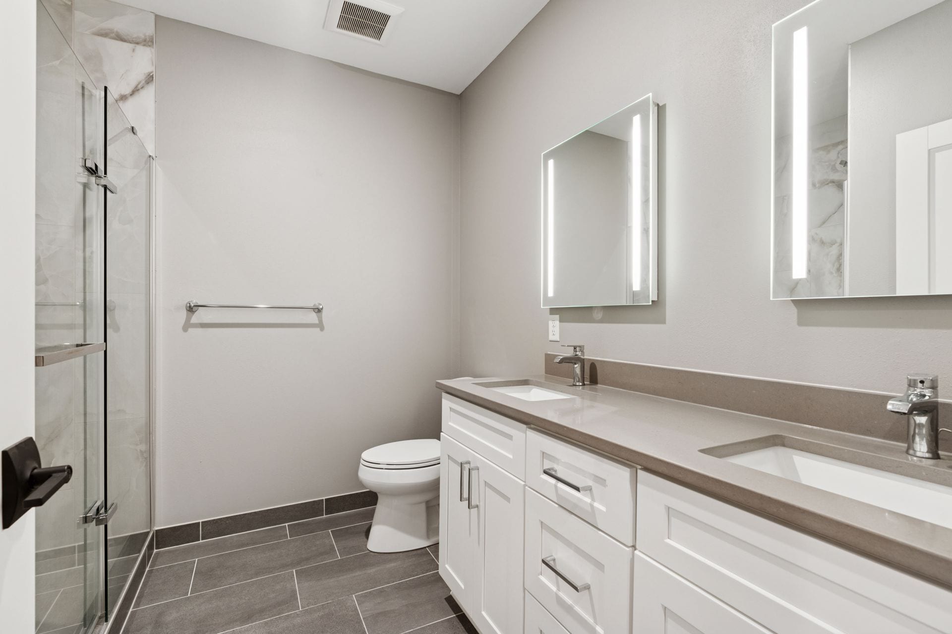 Building Photo - 107 Chestnut St E