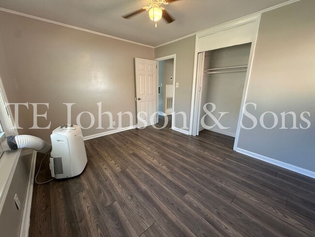 Building Photo - Cozy Greensboro Home with Modern Comforts