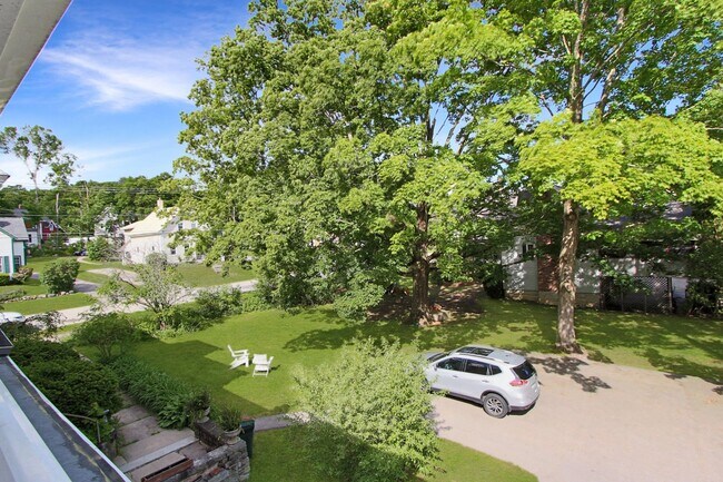 Building Photo - 35 Souhegan St