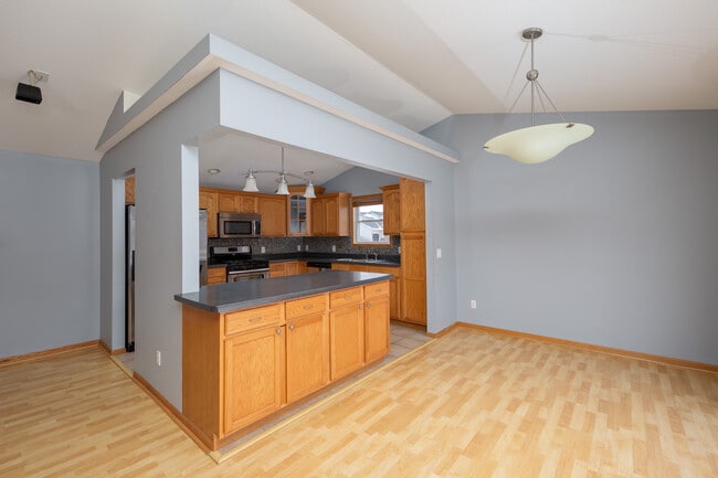 Building Photo - 5831 Belle Ave