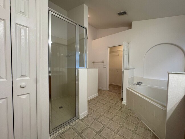 Building Photo - 16004 Blossom Hill Loop