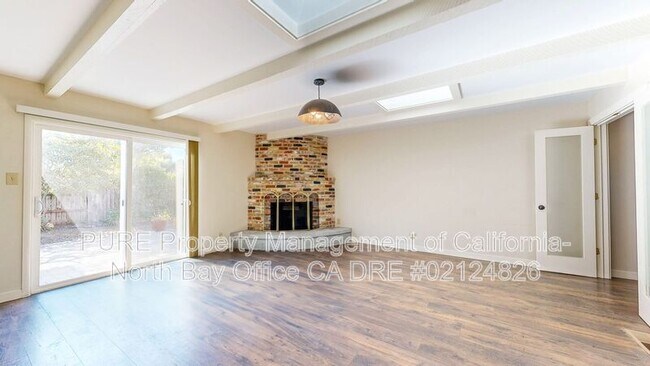 Building Photo - 1827 Creekside Rd