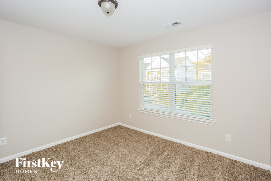 Building Photo - 15516 Laverack Ln