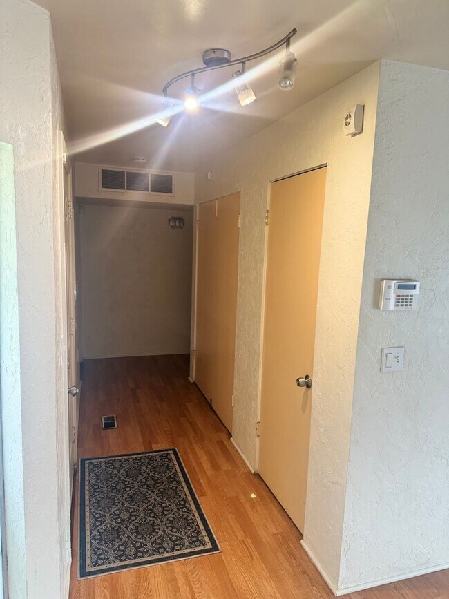 Building Photo - Single Family Home