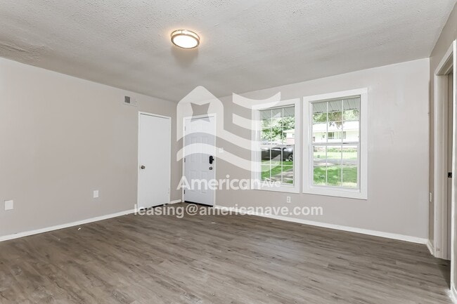 Building Photo - 422 Queen Marie Ln