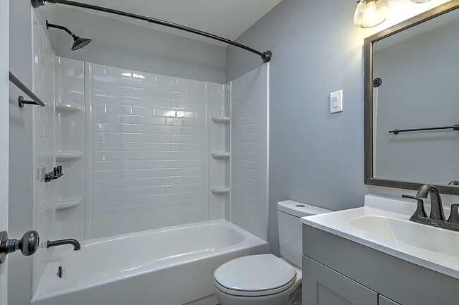 Building Photo - 254 Wildwood Dr