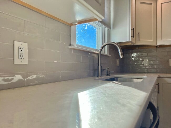 Building Photo - Soprano Duplex