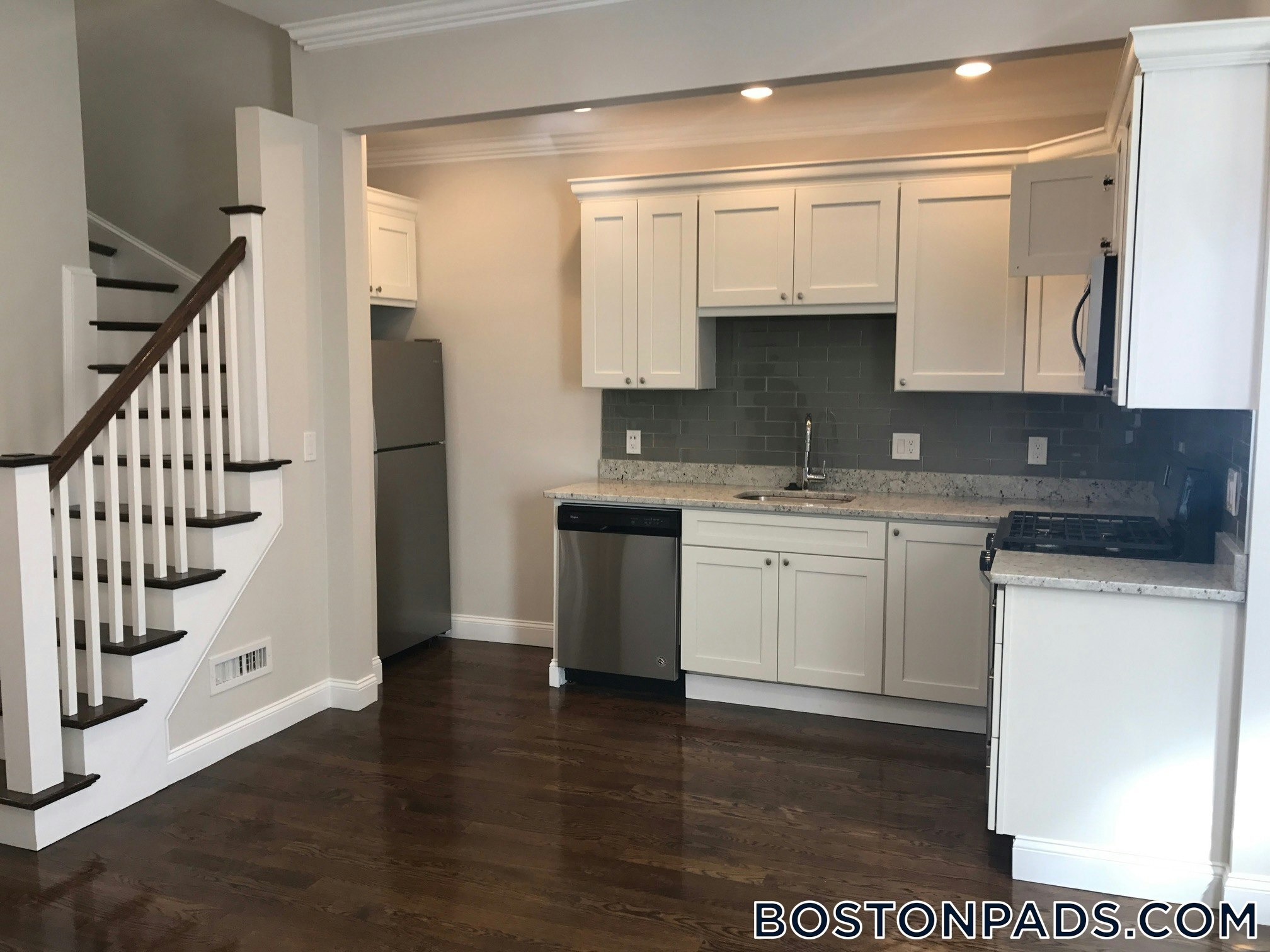 Building Photo - 19 Perrin St