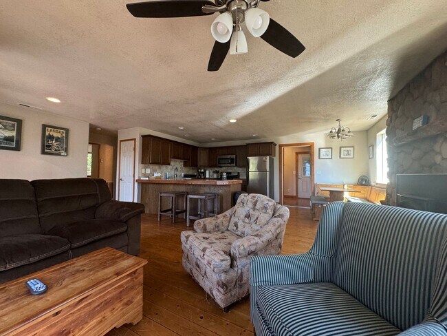 Building Photo - 3992 CA-147