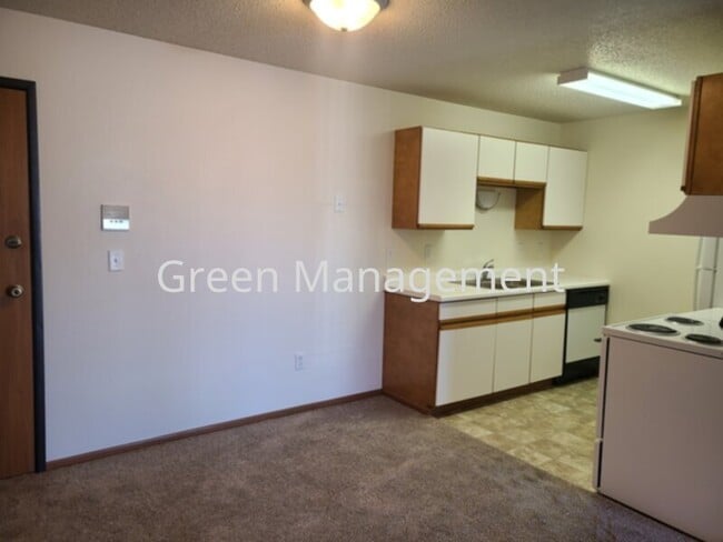 Building Photo - One Bedroom Heat Paid