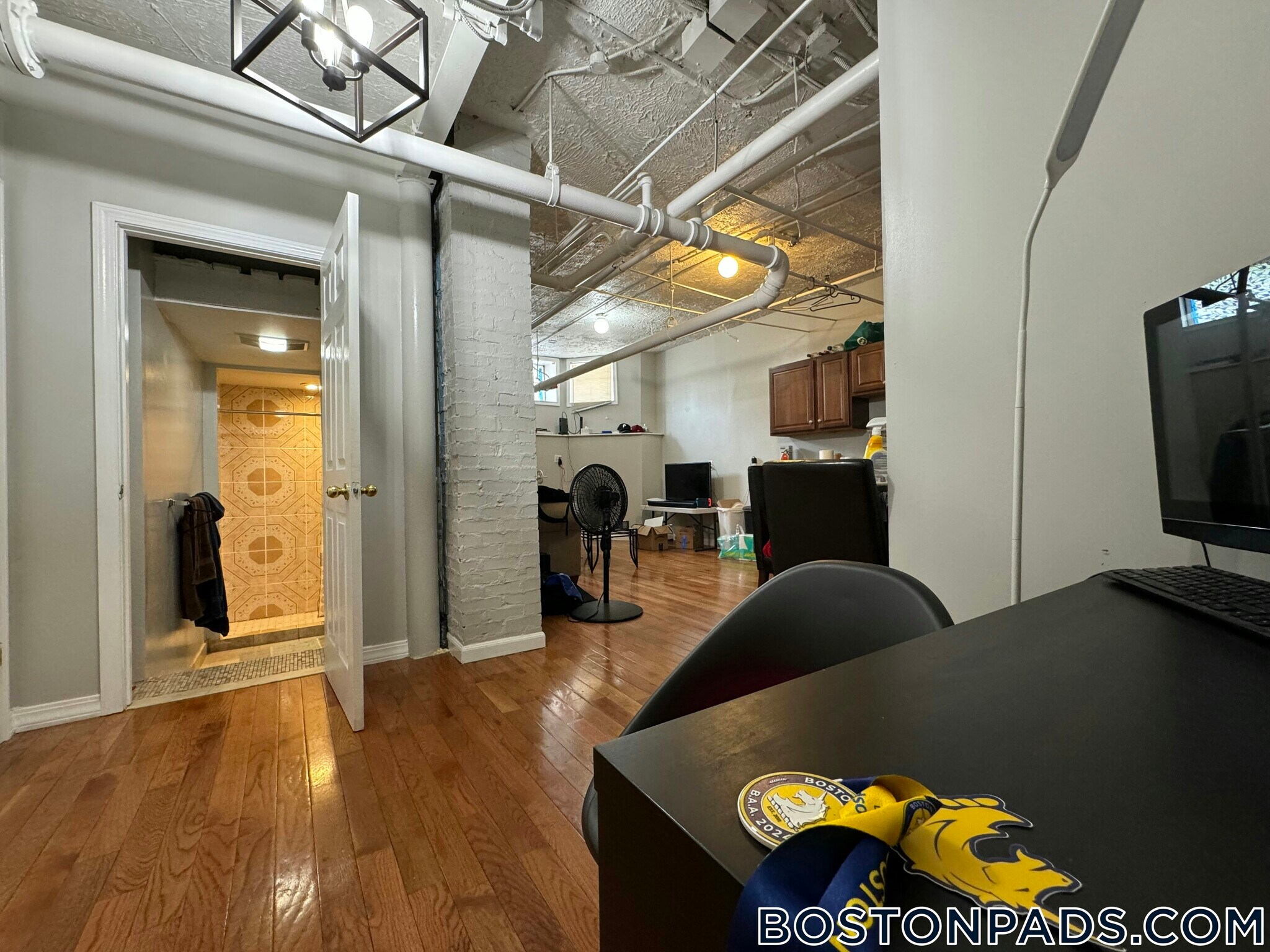 Building Photo - 463 Park Dr