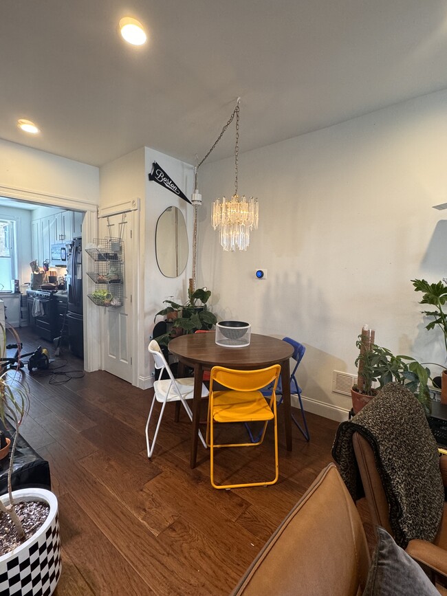 Building Photo - 10 S Curley St