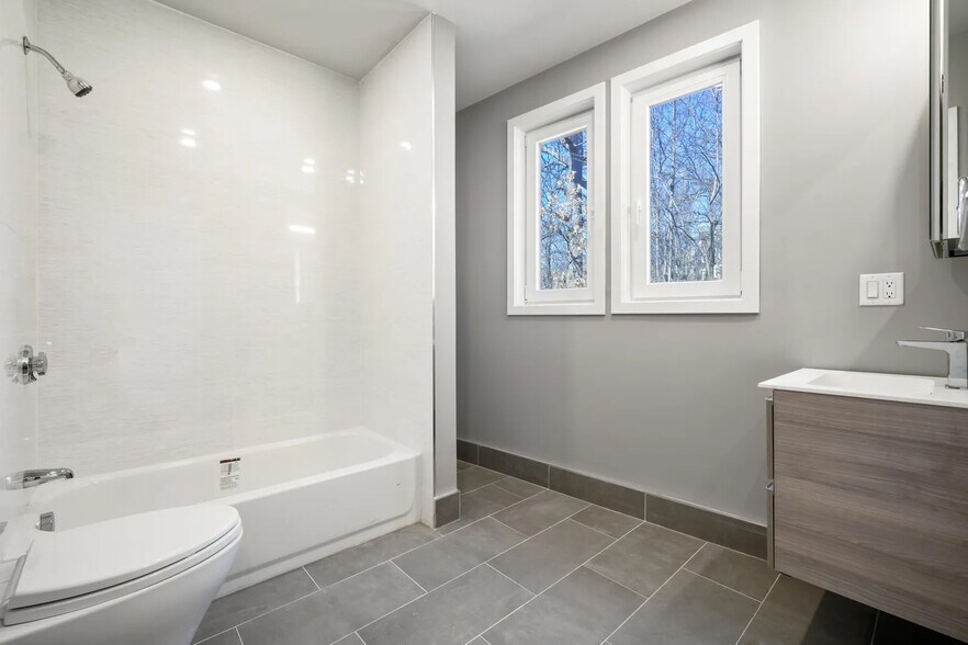 Building Photo - 147 Grampian Way