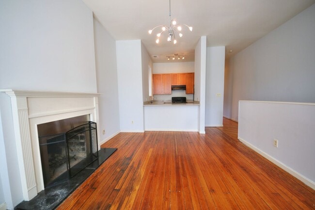 Building Photo - 2325 1/2 B Hickory St.