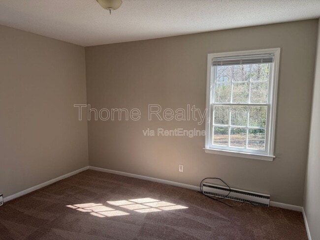 Building Photo - 1401 Dogwood Ave