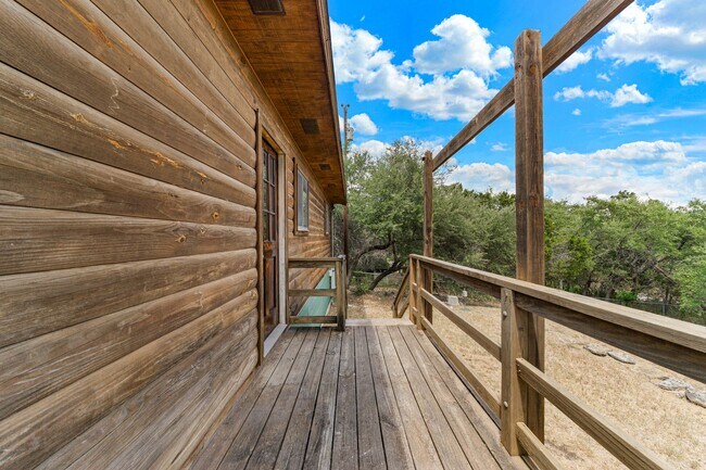 Building Photo - Hill Country Retreat