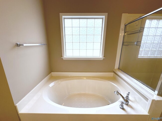 Building Photo - 126 Windridge Way SW