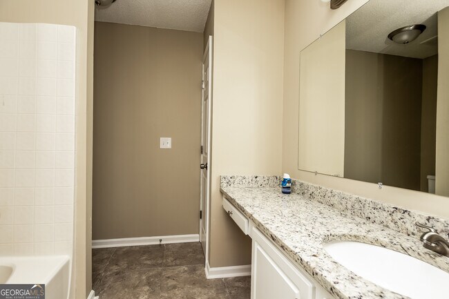 Building Photo - 353 Coral Cir