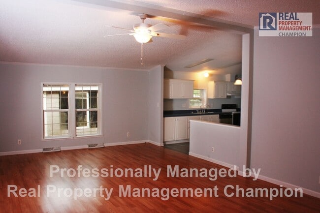 Building Photo - Charming Home in Quiet Neighborhood Near Monkey Junction