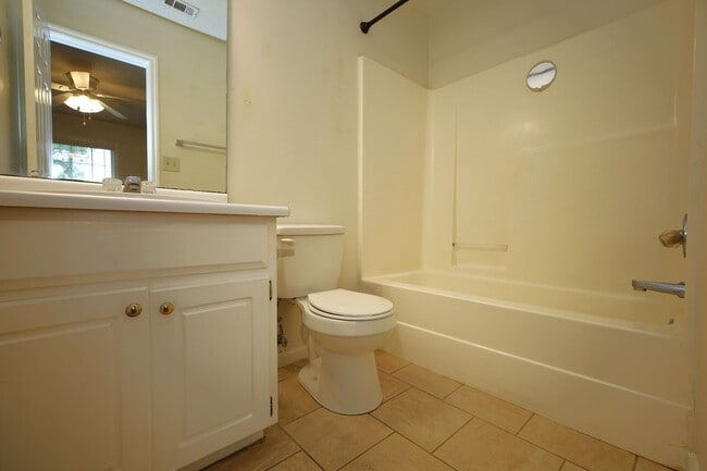 Building Photo - 6127 Vinnie Dr